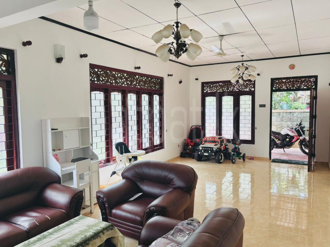 House for Sale in Polgasowita ads-image-1