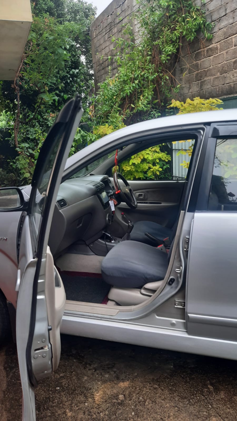 Toyota Avanza 2011 - பயன்படுத்தப்பட்டது வேன் sale in Sri Lanka - patpat.lk