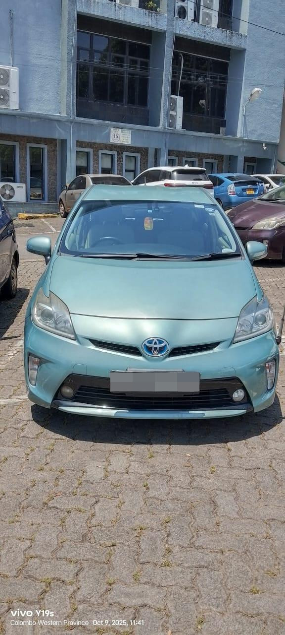 Toyota Prius 2012 - பயன்படுத்தப்பட்டது கார் sale in Sri Lanka - patpat.lk