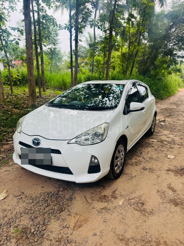 Toyota Aqua 2013 - பயன்படுத்தப்பட்டது கார் sale in Sri Lanka - patpat.lk