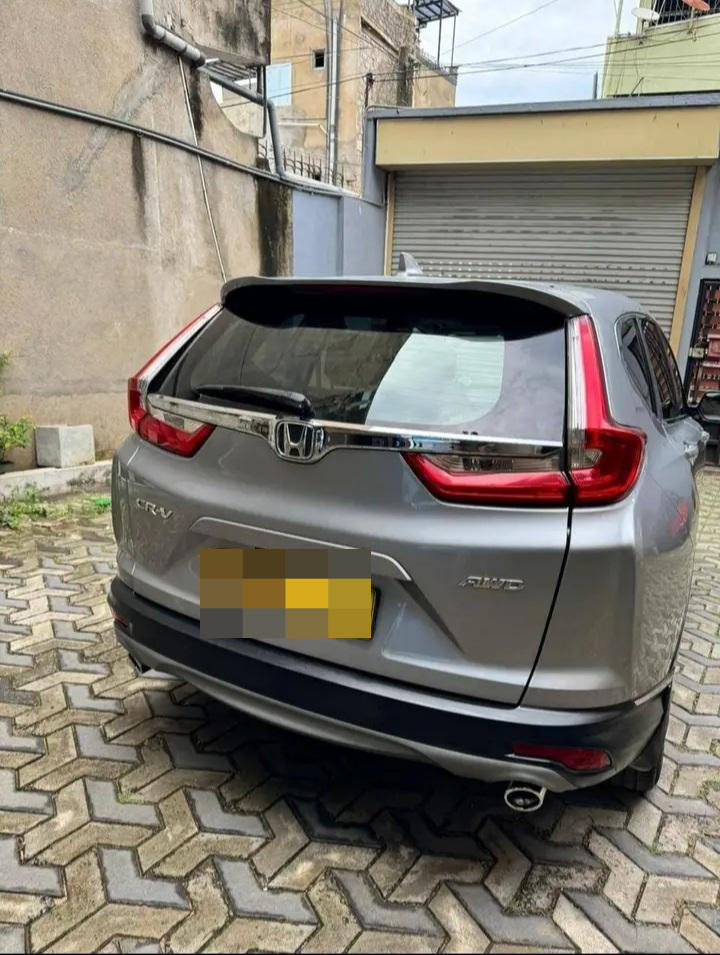 Honda CR V 2017 - பயன்படுத்தப்பட்டது SUV sale in Sri Lanka - patpat.lk