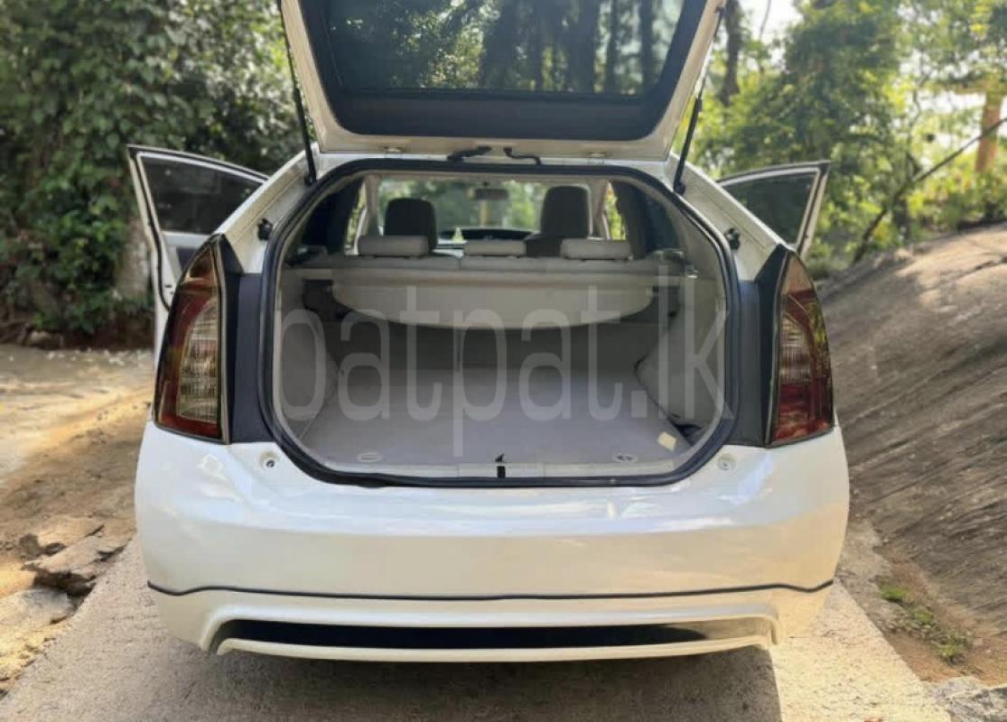 Toyota Prius 2014 - பயன்படுத்தப்பட்டது கார் sale in Sri Lanka - patpat.lk