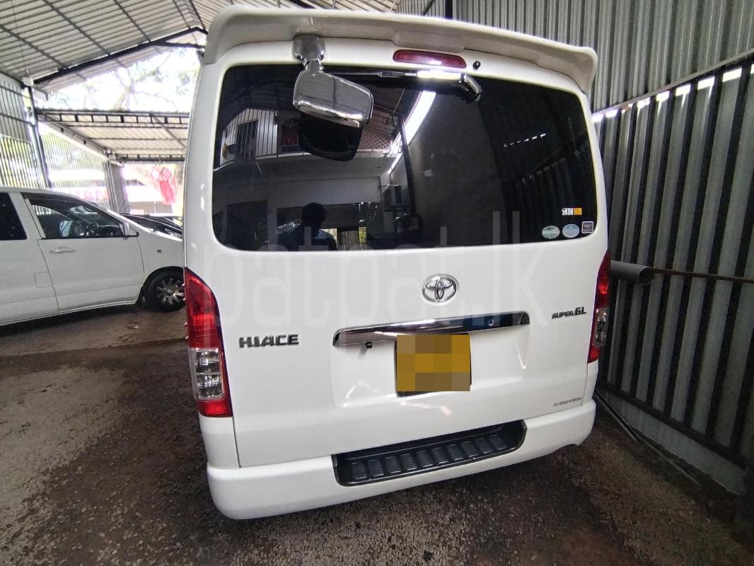 Toyota Hiace 2011 - பயன்படுத்தப்பட்டது வேன் sale in Sri Lanka - patpat.lk