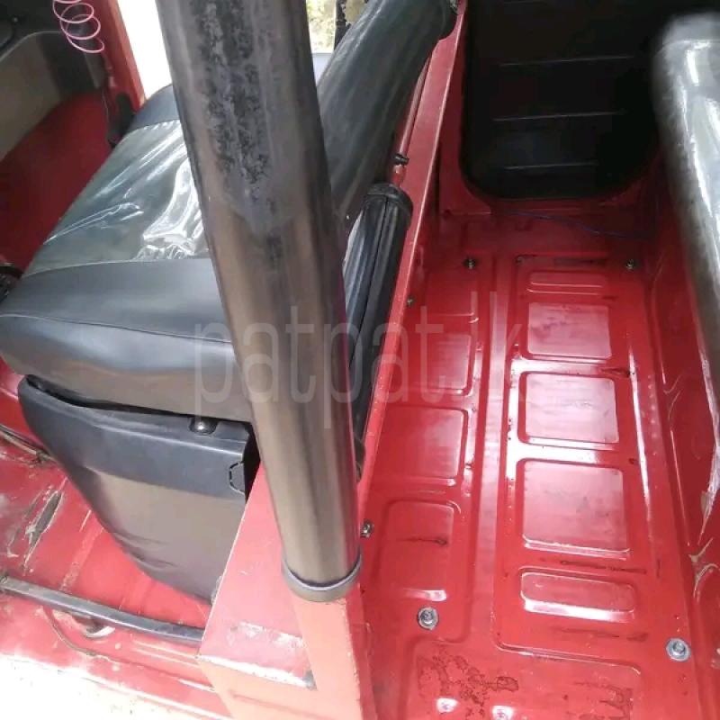 Bajaj Three Wheel 2018 - பயன்படுத்தப்பட்டது முச்சக்கர வண்டி sale in Sri Lanka - patpat.lk