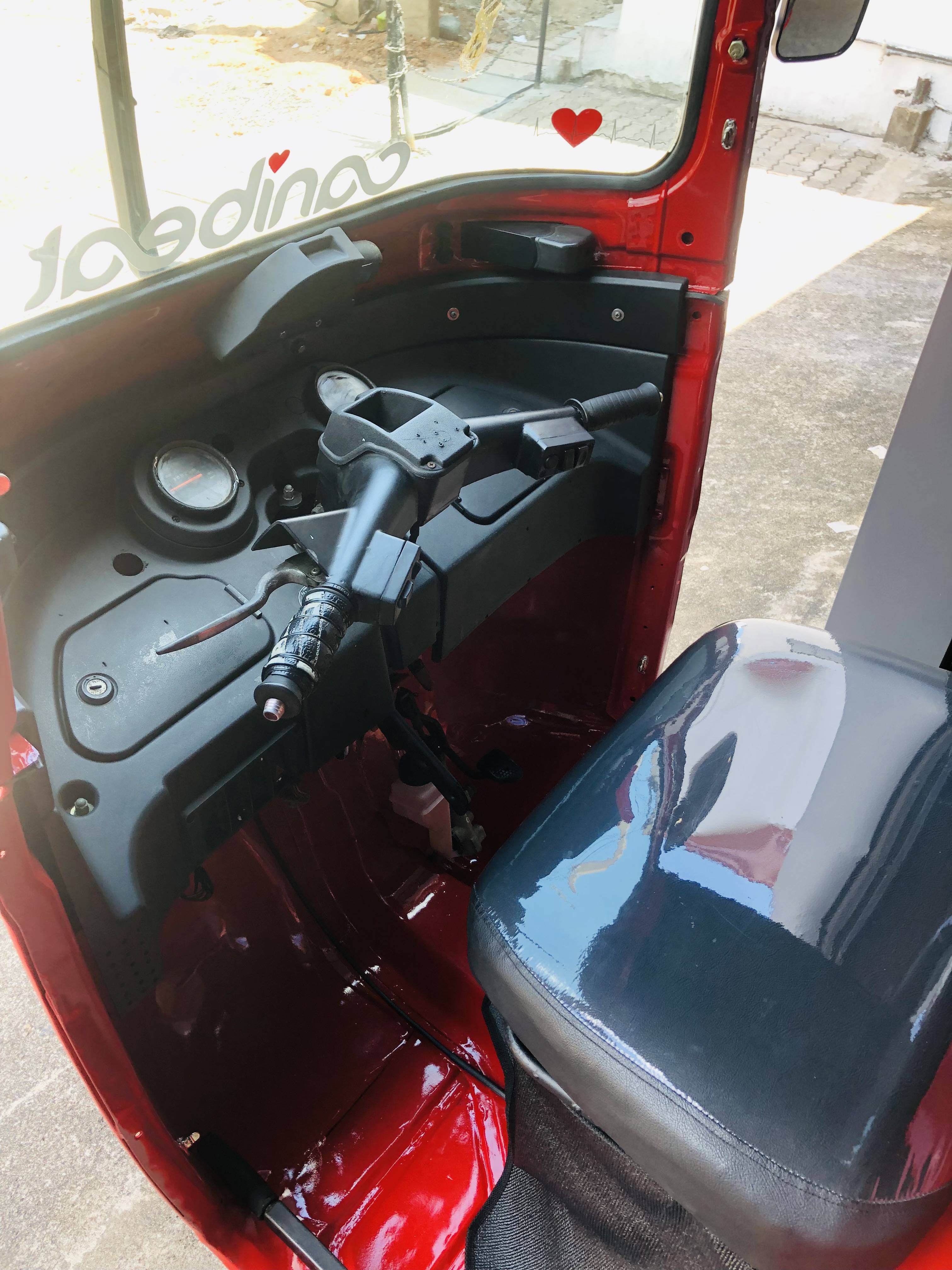 Bajaj Three Wheel 2015 - භාවිතා කරන ලද ත්‍රිරෝද රථය sale in Sri Lanka - patpat.lk