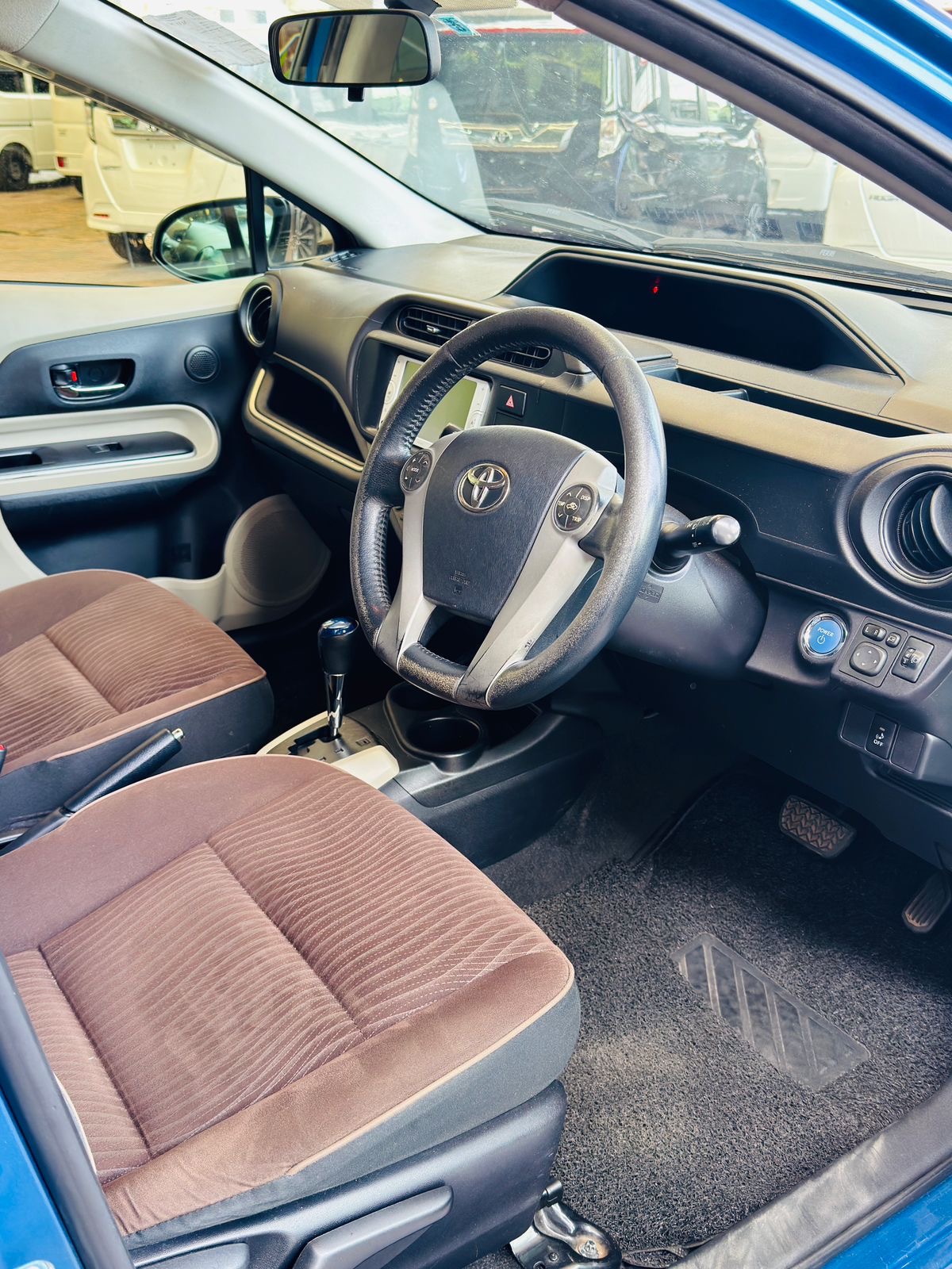 Toyota Aqua 2014 - பயன்படுத்தப்பட்டது கார் sale in Sri Lanka - patpat.lk