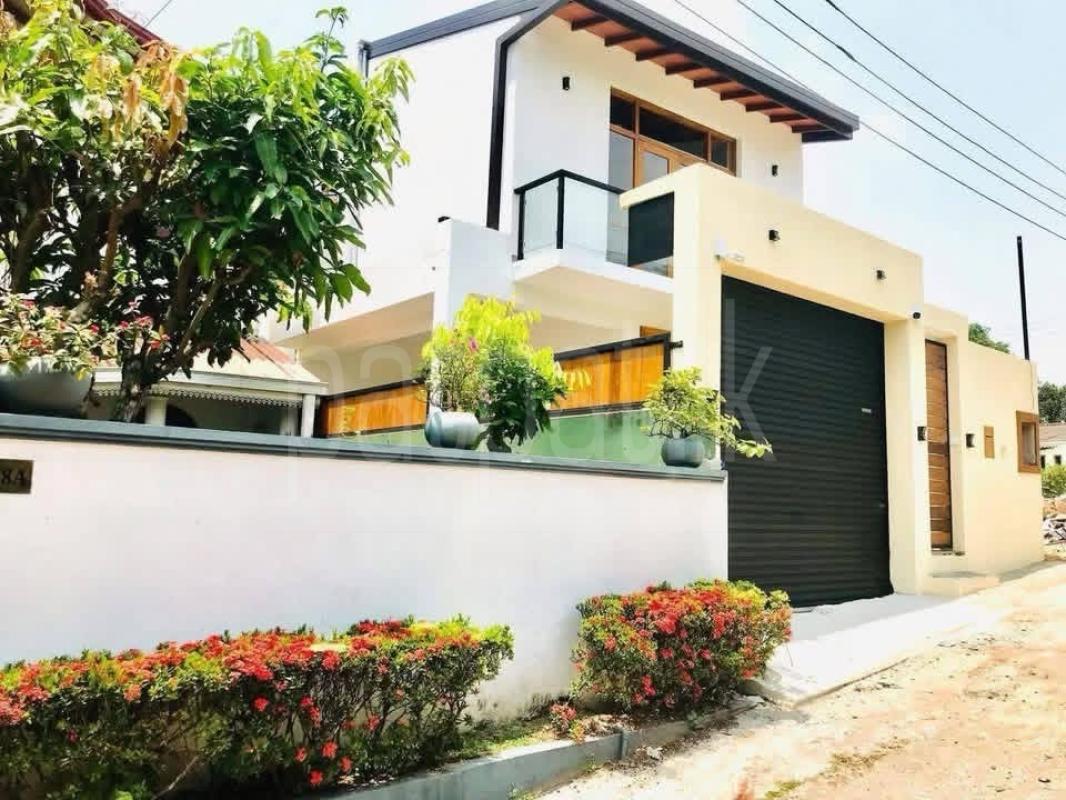 House for Sale in Talawatugoda