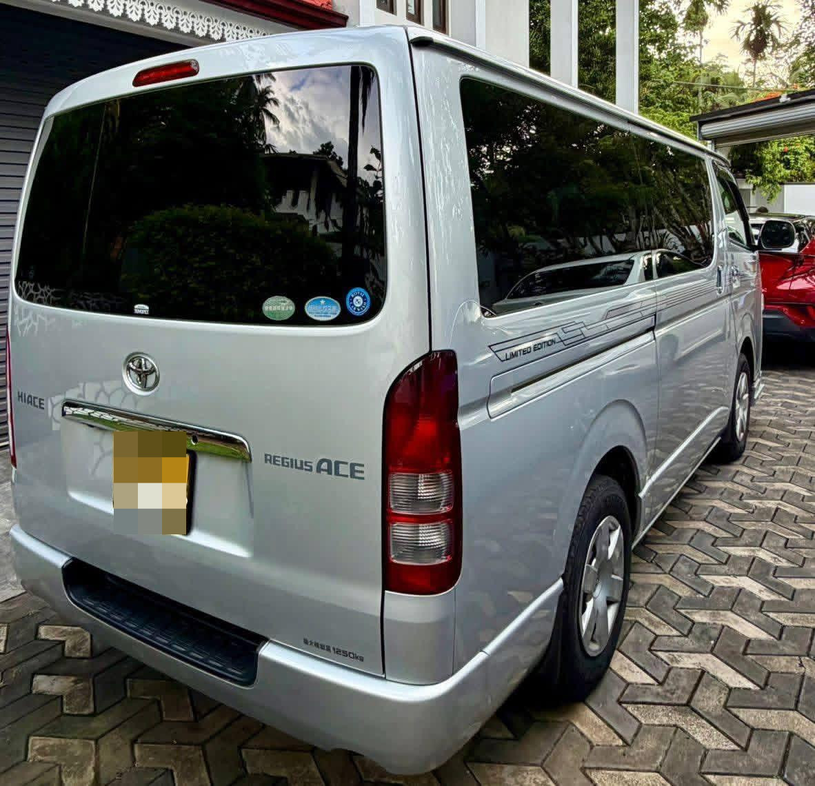 Toyota Hiace 2016 - மறுசீரமைக்கப்பட்டது வேன் sale in Sri Lanka - patpat.lk