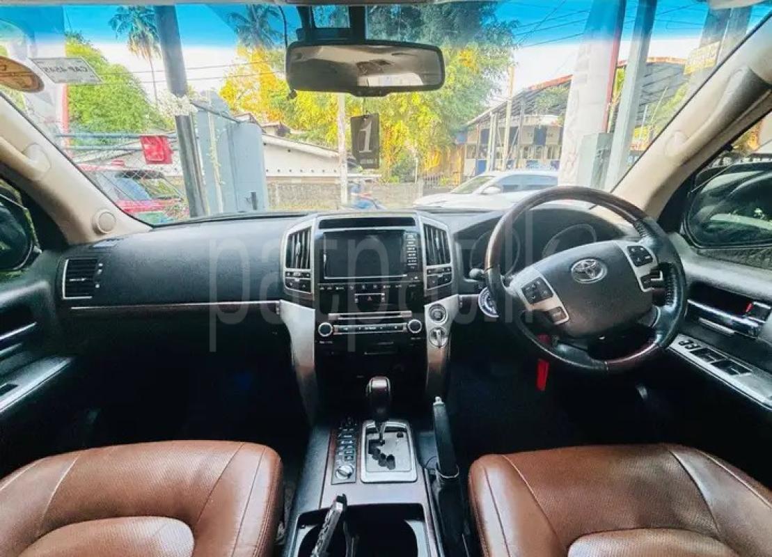 Toyota Land Cruiser 2015 - භාවිතා කරන ලද SUV රථය sale in Sri Lanka - patpat.lk