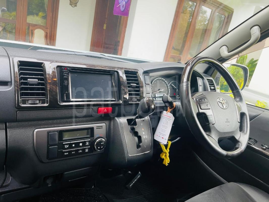 Toyota Hiace 2017 - பயன்படுத்தப்பட்டது வேன் sale in Sri Lanka - patpat.lk