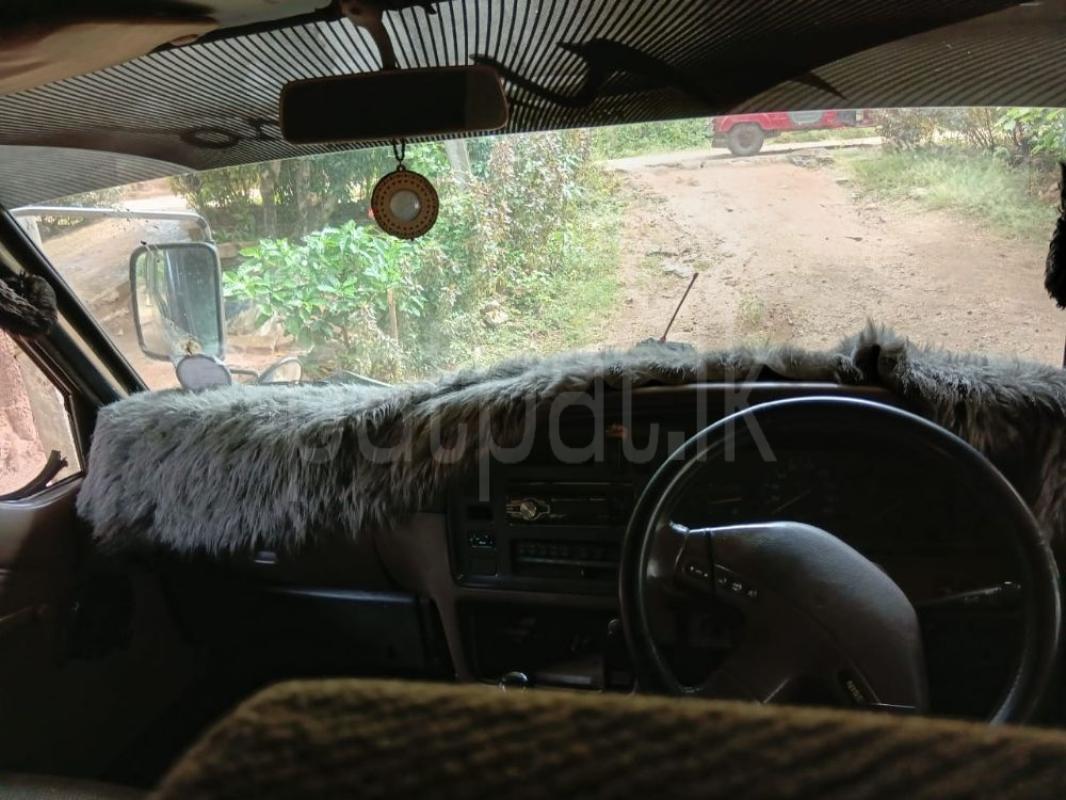 Nissan Caravan 1995 - பயன்படுத்தப்பட்டது வேன் sale in Sri Lanka - patpat.lk