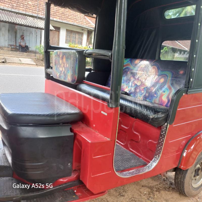 Bajaj Three Wheel 2018 - பயன்படுத்தப்பட்டது முச்சக்கர வண்டி sale in Sri Lanka - patpat.lk