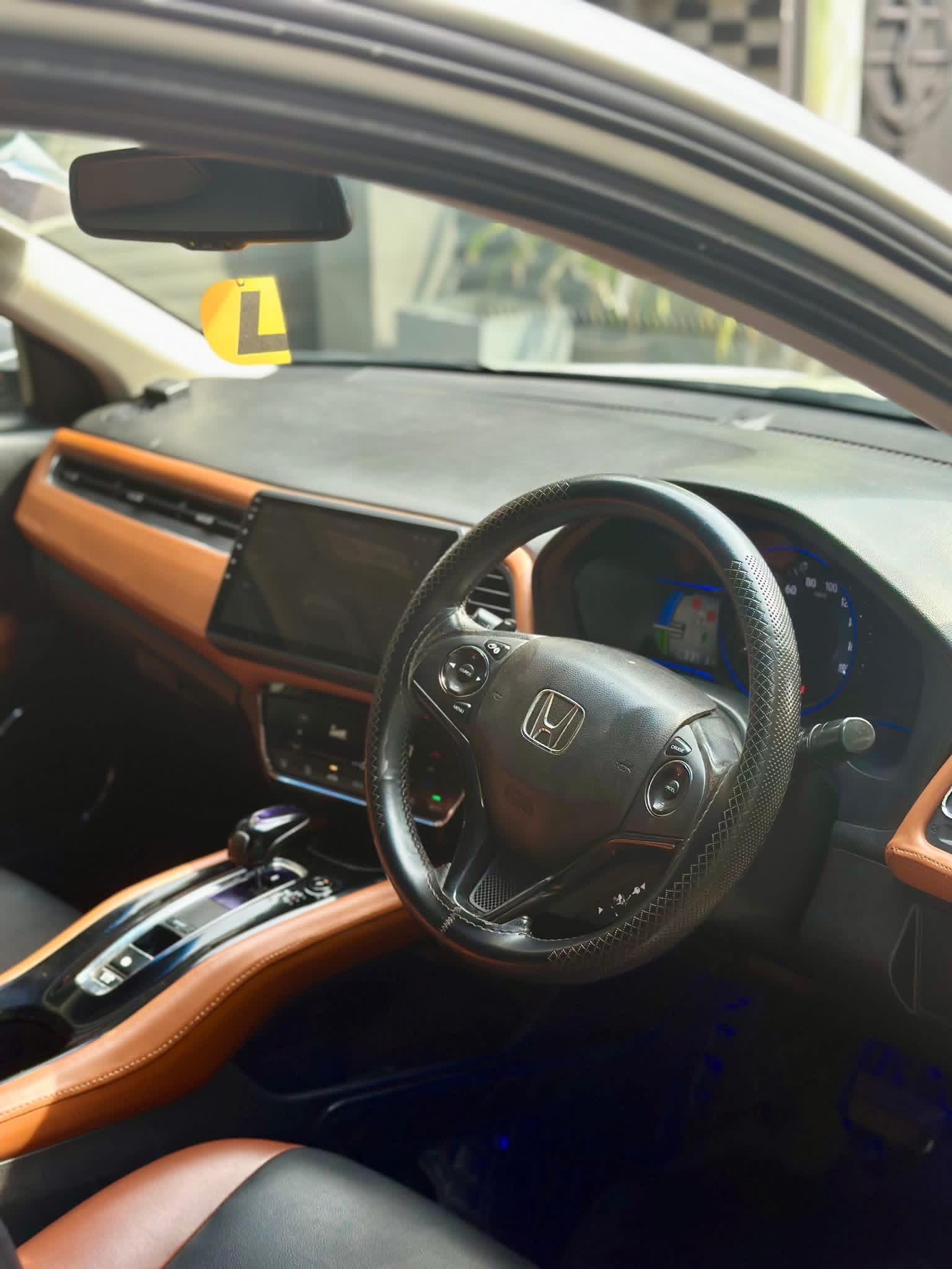 Honda Vezel 2014 - பயன்படுத்தப்பட்டது SUV sale in Sri Lanka - patpat.lk