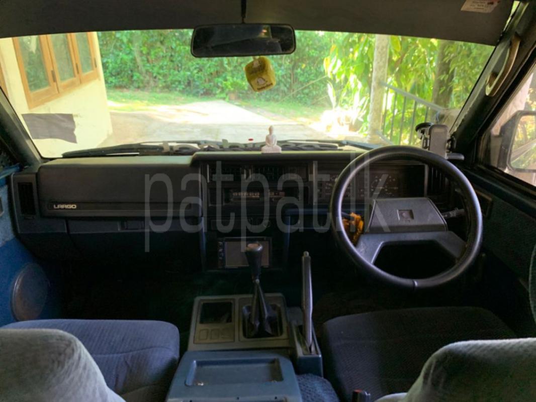 Nissan Largo 1996 - பயன்படுத்தப்பட்டது வேன் sale in Sri Lanka - patpat.lk