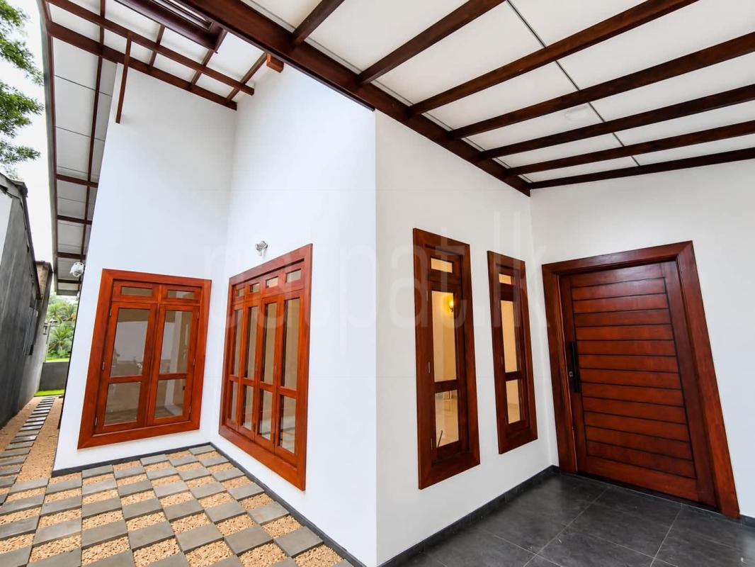 House for Sale in Athurugiriya
