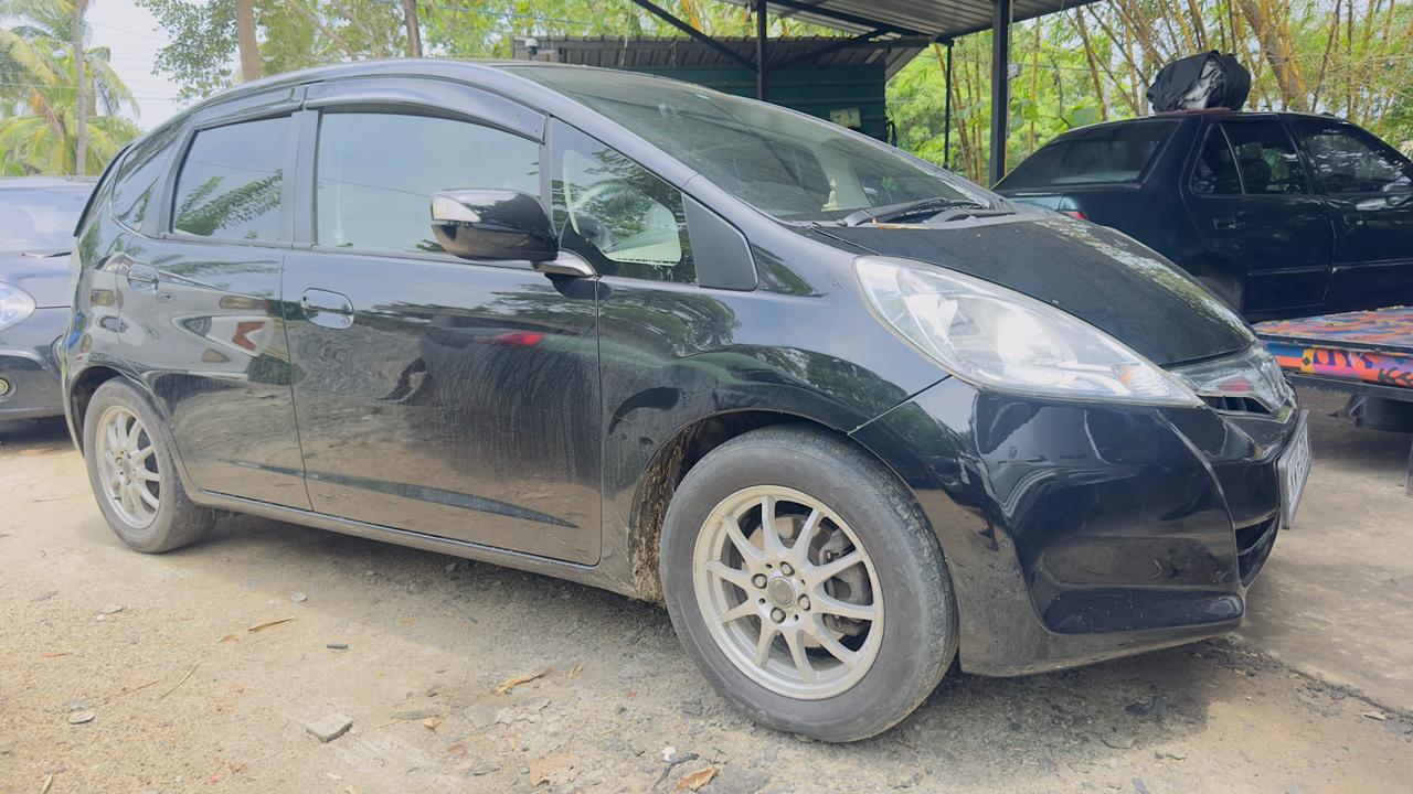 Honda FIT SHUTTLE 2011 - பயன்படுத்தப்பட்டது கார் sale in Sri Lanka - patpat.lk