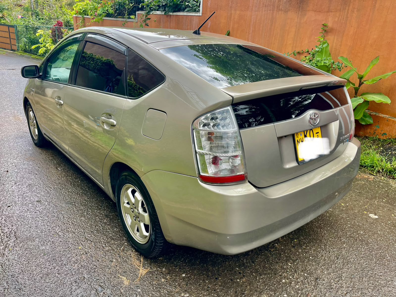 Toyota Prius 2009 - பயன்படுத்தப்பட்டது கார் sale in Sri Lanka - patpat.lk