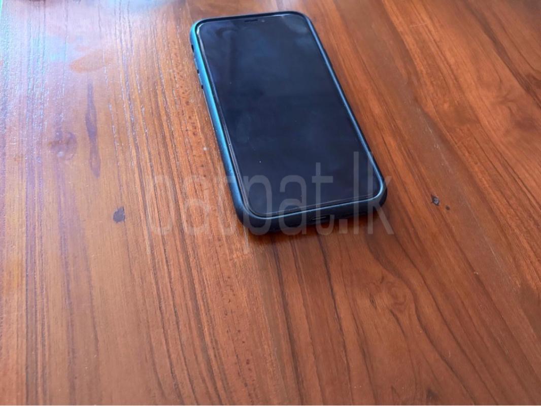 Iphone XR ads-image-1