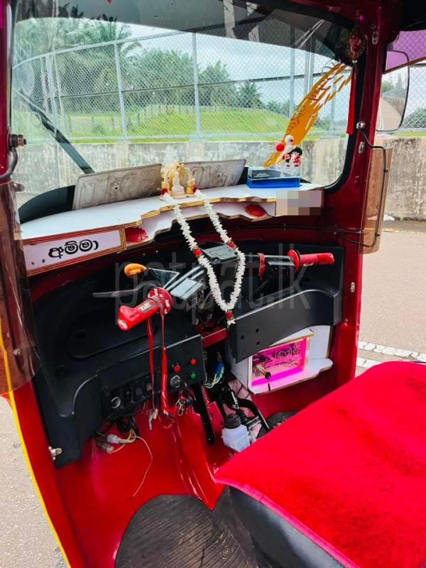 Bajaj Three Wheel 2011 - பயன்படுத்தப்பட்டது முச்சக்கர வண்டி sale in Sri Lanka - patpat.lk