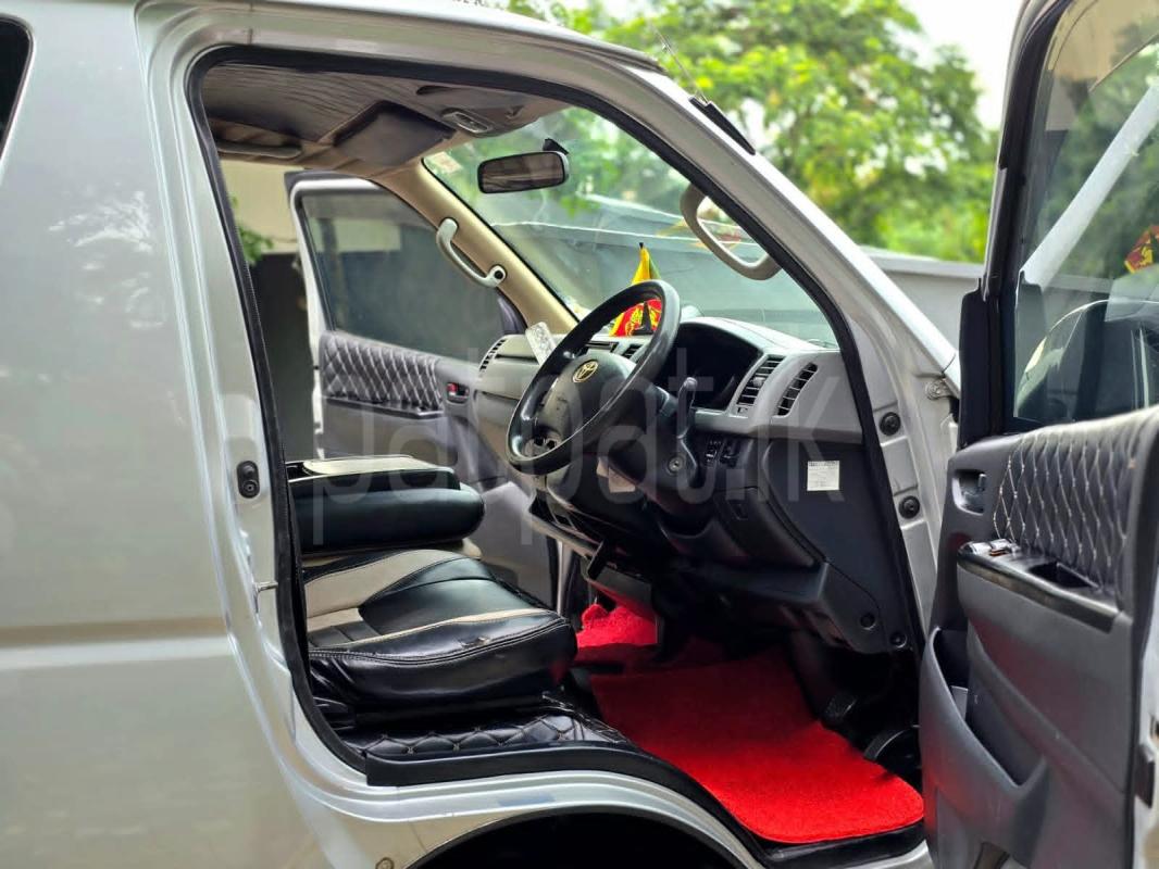 Toyota Hiace 2011 - பயன்படுத்தப்பட்டது வேன் sale in Sri Lanka - patpat.lk
