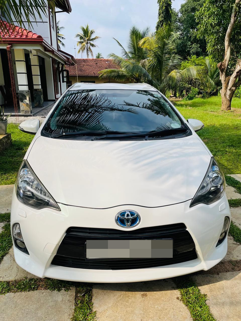 Toyota Aqua 2013 ads-image-1