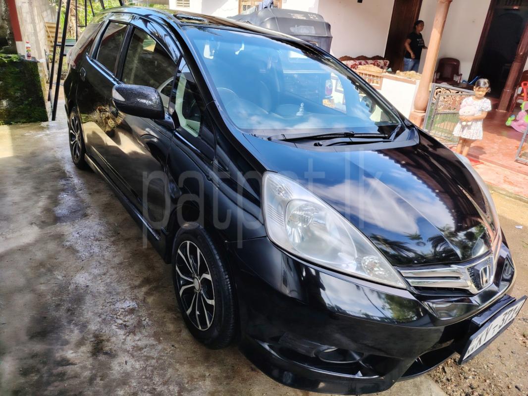 Honda FIT SHUTTLE 2012 - பயன்படுத்தப்பட்டது கார் sale in Sri Lanka - patpat.lk
