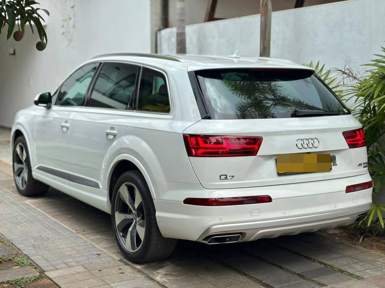 Audi Q7 2017 - Used SUV sale in Sri Lanka - patpat.lk