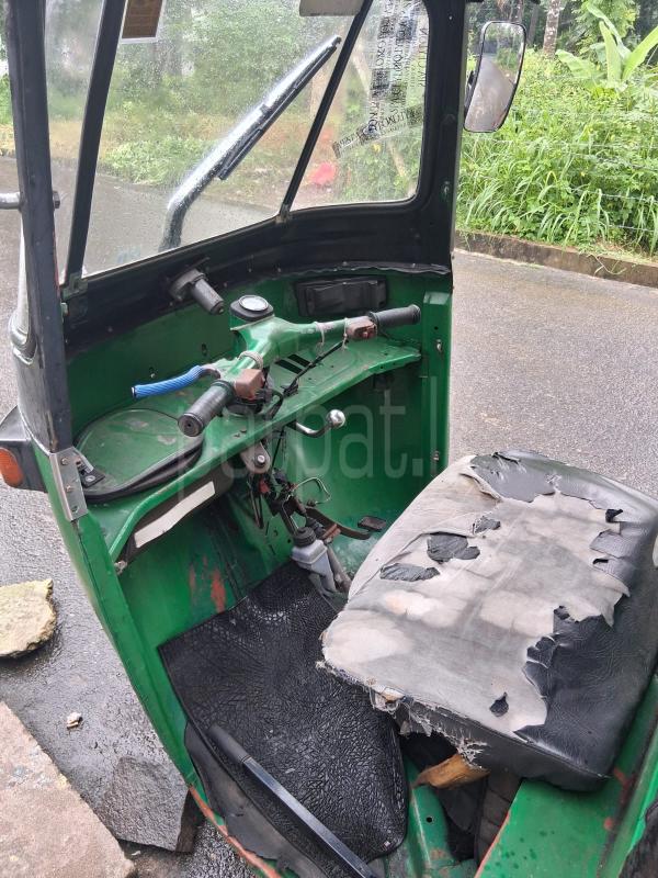 Bajaj Three Wheel 2005 - பயன்படுத்தப்பட்டது முச்சக்கர வண்டி sale in Sri Lanka - patpat.lk