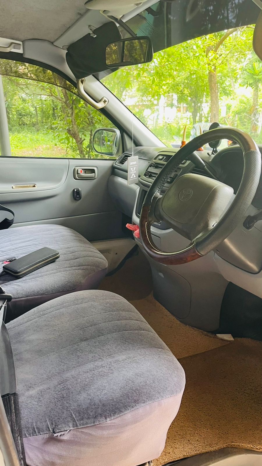 Toyota Hiace 1999 - பயன்படுத்தப்பட்டது வேன் sale in Sri Lanka - patpat.lk
