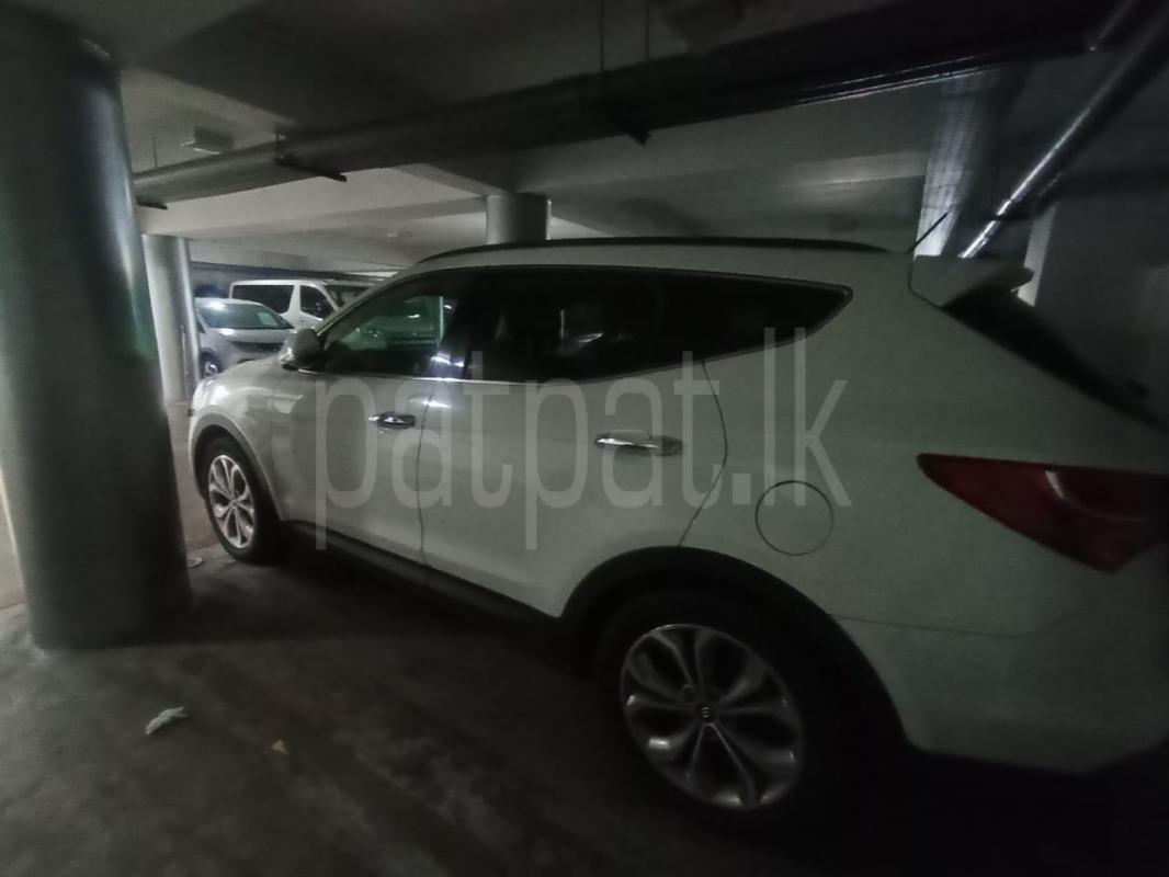Hyundai Santa Fe 2015 - பயன்படுத்தப்பட்டது SUV sale in Sri Lanka - patpat.lk