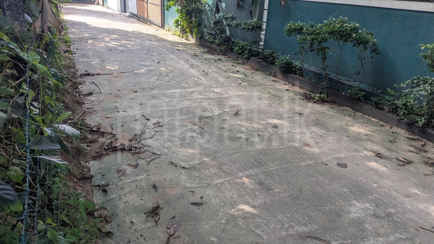 Commercial Land for Sale in Kalagedihena