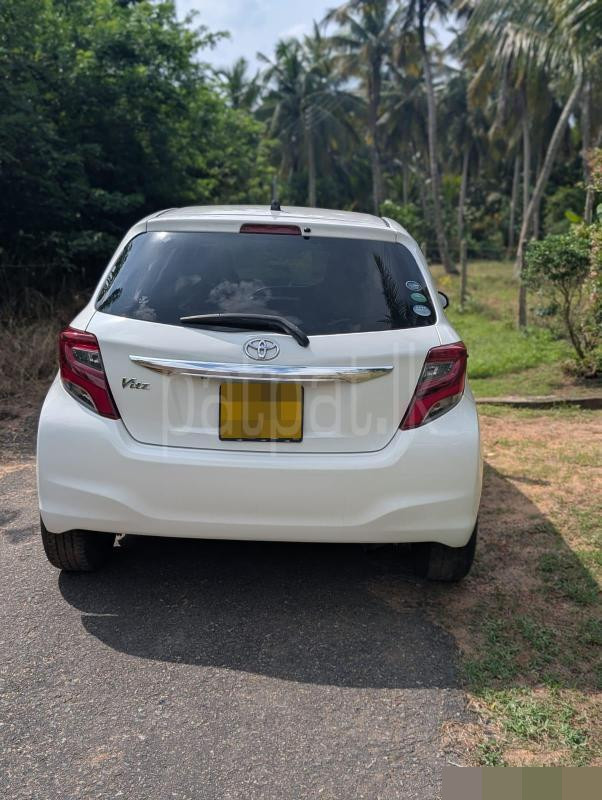 Toyota Vitz 2015 - பயன்படுத்தப்பட்டது கார் sale in Sri Lanka - patpat.lk