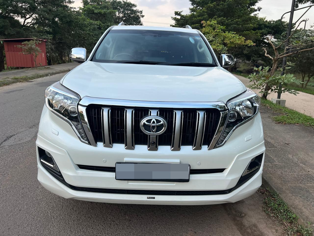 Toyota Land Cruiser Prado 2014 - பயன்படுத்தப்பட்டது SUV sale in Sri Lanka - patpat.lk