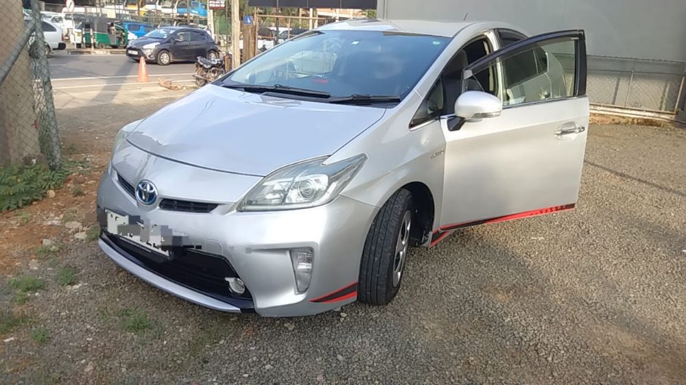 Toyota Prius 2013 - பயன்படுத்தப்பட்டது கார் sale in Sri Lanka - patpat.lk