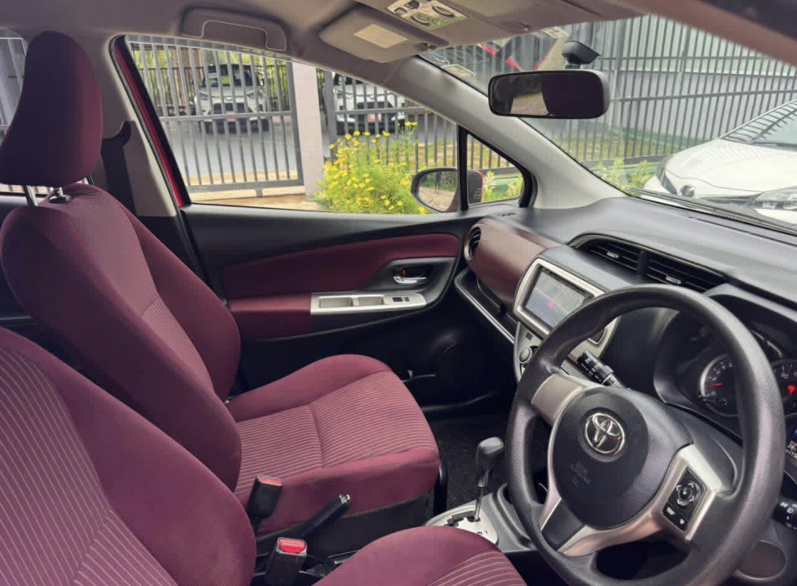 Toyota Vitz 2017 - பயன்படுத்தப்பட்டது கார் sale in Sri Lanka - patpat.lk