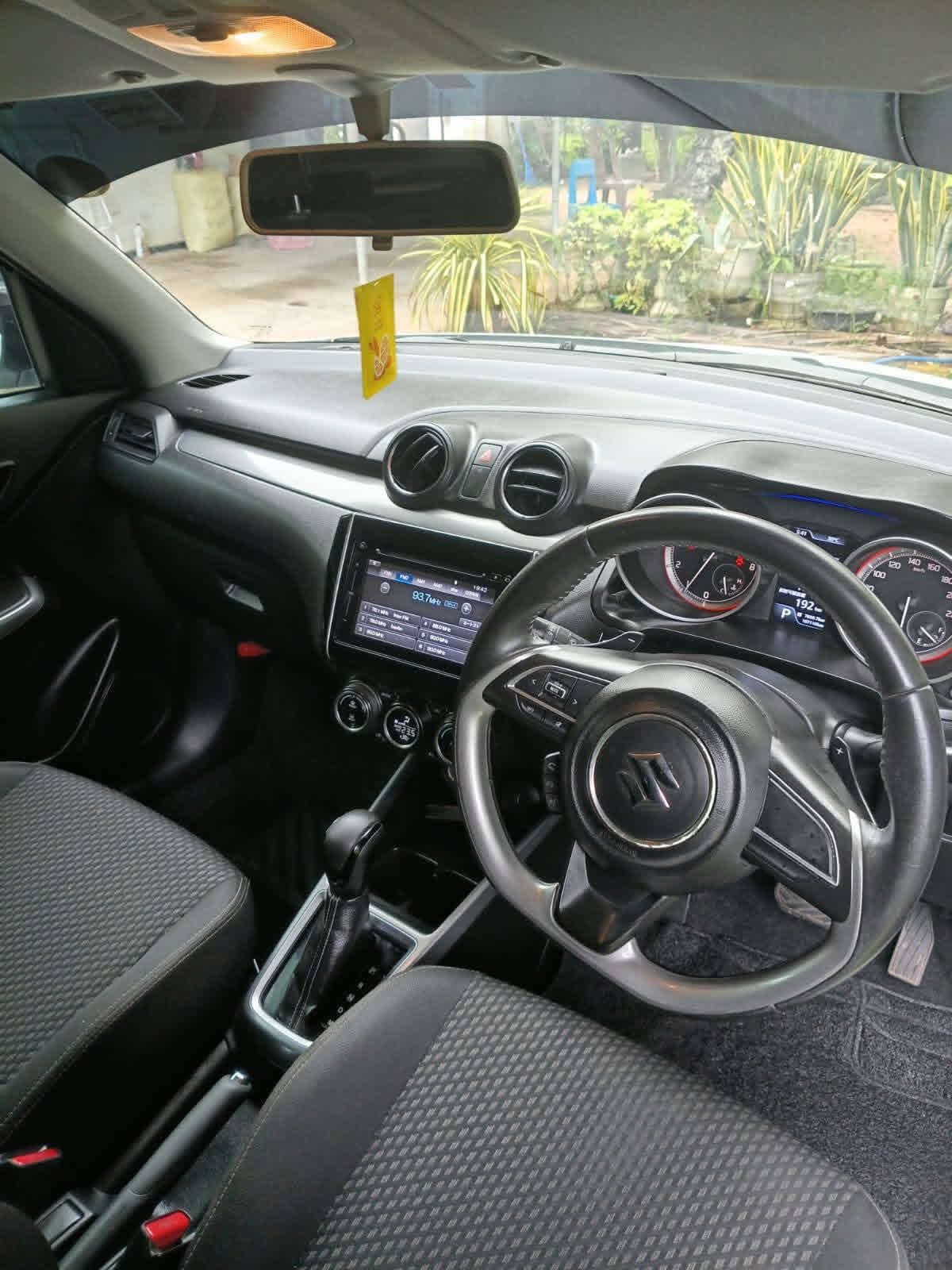 Suzuki Swift 2016 - பயன்படுத்தப்பட்டது கார் sale in Sri Lanka - patpat.lk