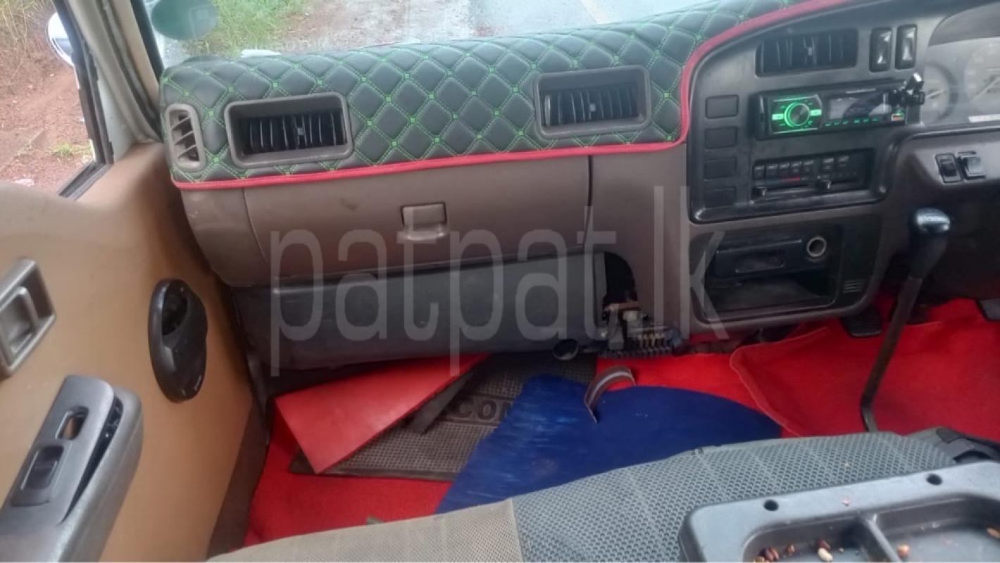 Nissan Caravan 1990 - பயன்படுத்தப்பட்டது வேன் sale in Sri Lanka - patpat.lk