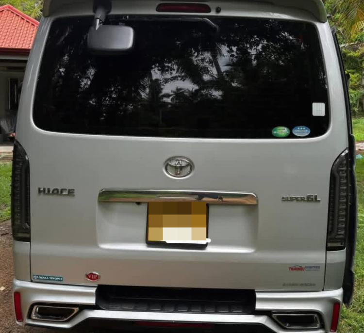 Toyota Hiace 2014 - பயன்படுத்தப்பட்டது வேன் sale in Sri Lanka - patpat.lk
