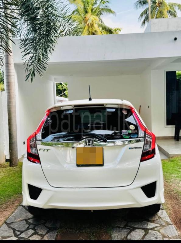 Honda FIT S HYBRID 2015 - භාවිතා කරන ලද කාර් sale in Sri Lanka - patpat.lk