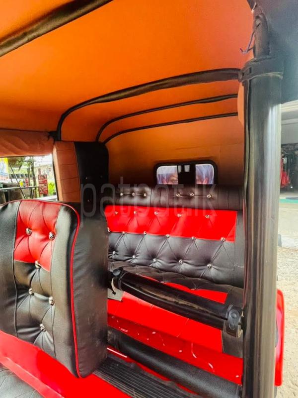 Bajaj Three Wheel 2018 - மறுசீரமைக்கப்பட்டது முச்சக்கர வண்டி sale in Sri Lanka - patpat.lk