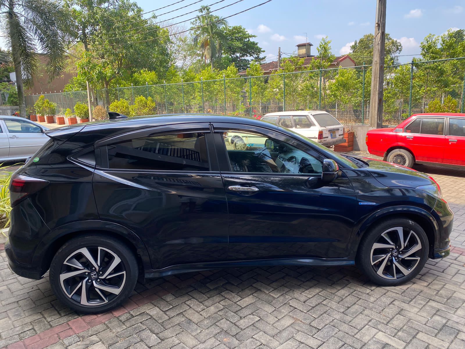 Honda Vezel 2017 - பயன்படுத்தப்பட்டது SUV sale in Sri Lanka - patpat.lk