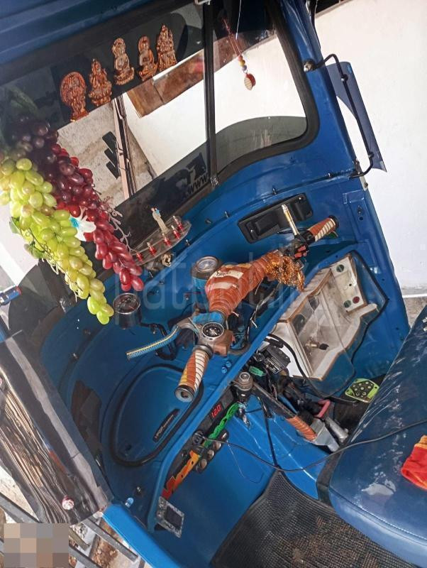 Bajaj Three Wheel 2006 - பயன்படுத்தப்பட்டது முச்சக்கர வண்டி sale in Sri Lanka - patpat.lk