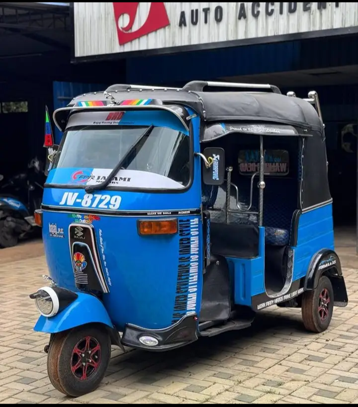 Bajaj Three Wheel 2004 - பயன்படுத்தப்பட்டது முச்சக்கர வண்டி sale in Sri Lanka - patpat.lk