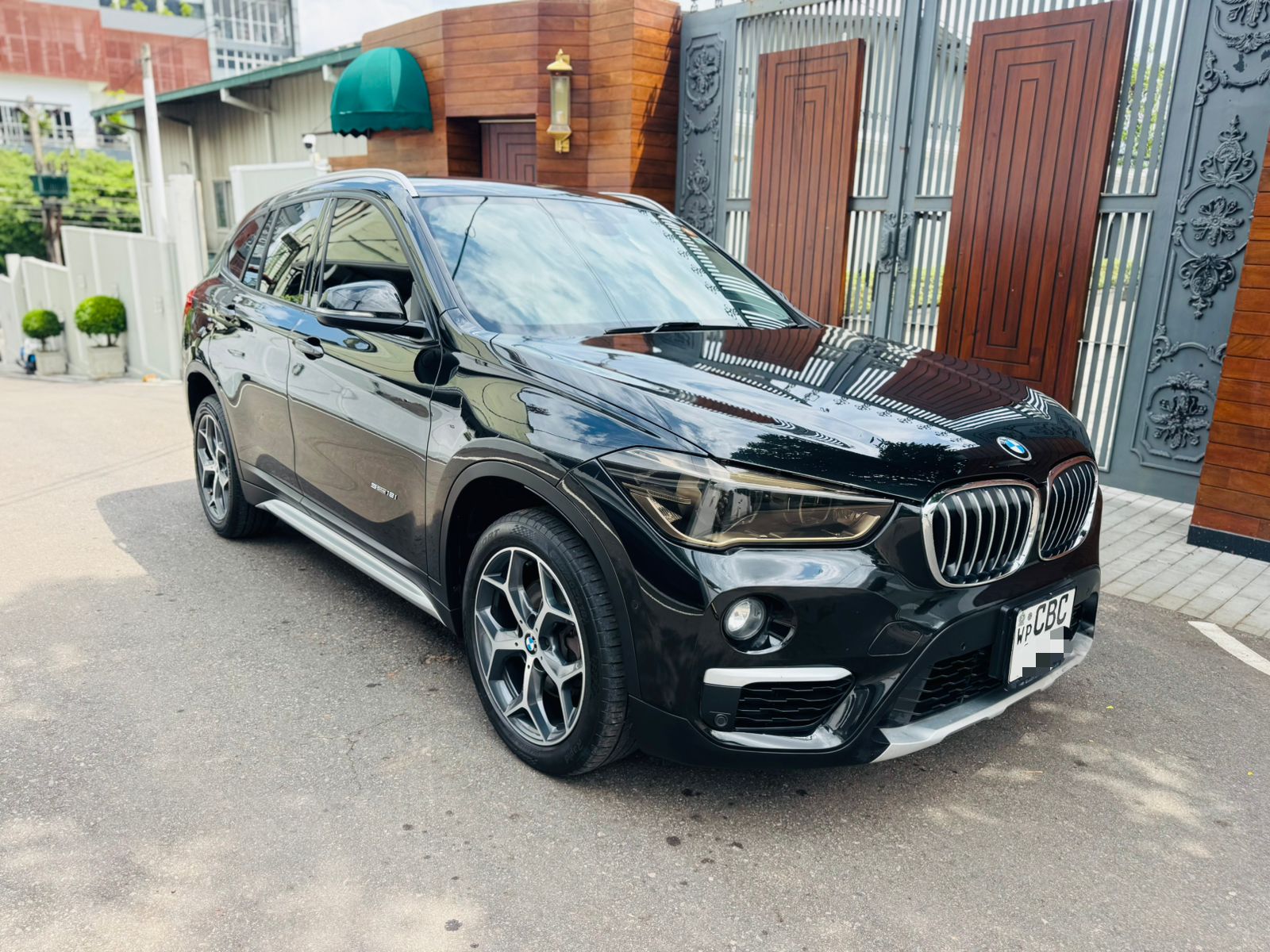 BMW X1-PETROL 2013 - பயன்படுத்தப்பட்டது SUV sale in Sri Lanka - patpat.lk