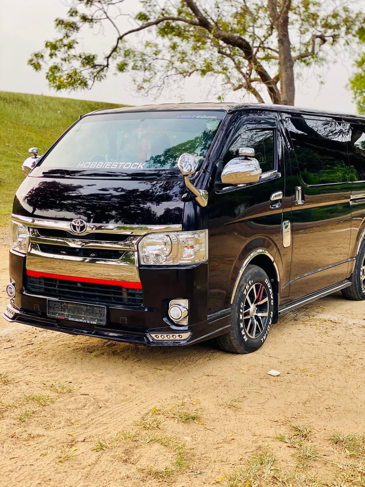 Toyota Hiace 2015 - භාවිතා කරන ලද වෑන් රථය sale in Sri Lanka - patpat.lk