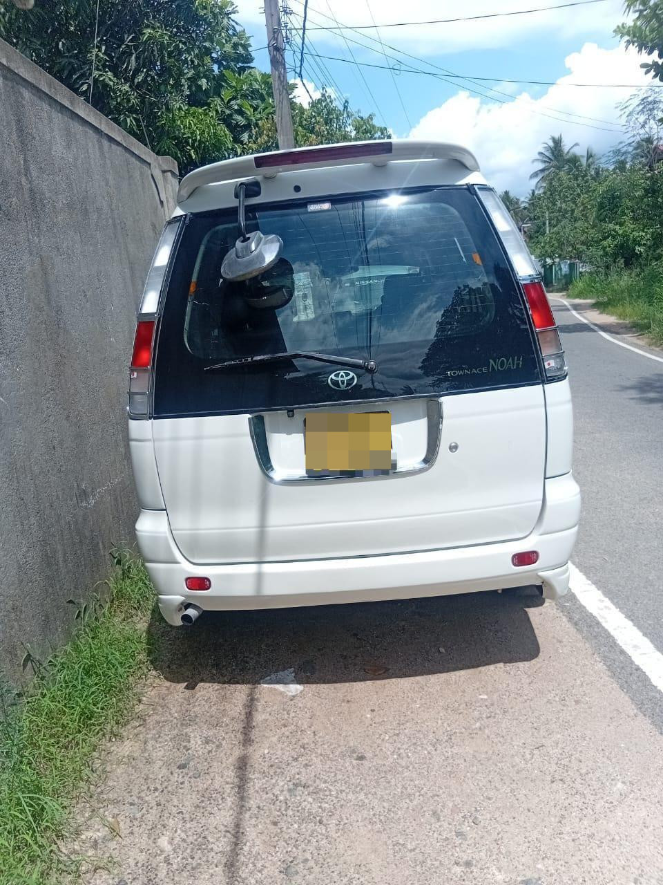 Toyota NOHA 2006 - பயன்படுத்தப்பட்டது வேன் sale in Sri Lanka - patpat.lk