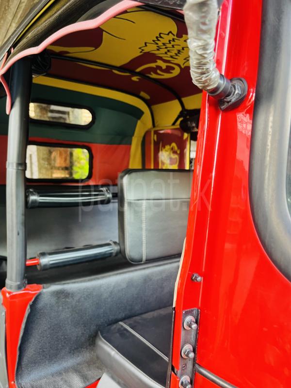 Bajaj 4 stroke 2025 - பயன்படுத்தப்பட்டது முச்சக்கர வண்டி sale in Sri Lanka - patpat.lk
