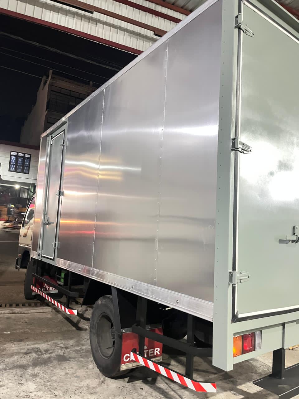 Mitsubishi Canter 1992 - பயன்படுத்தப்பட்டது டிரக் sale in Sri Lanka - patpat.lk