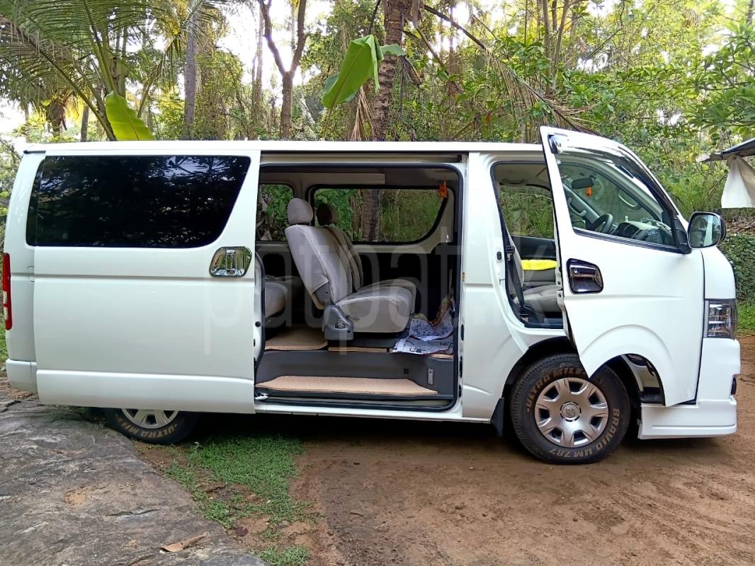 Toyota Hiace 2011 - பயன்படுத்தப்பட்டது வேன் sale in Sri Lanka - patpat.lk