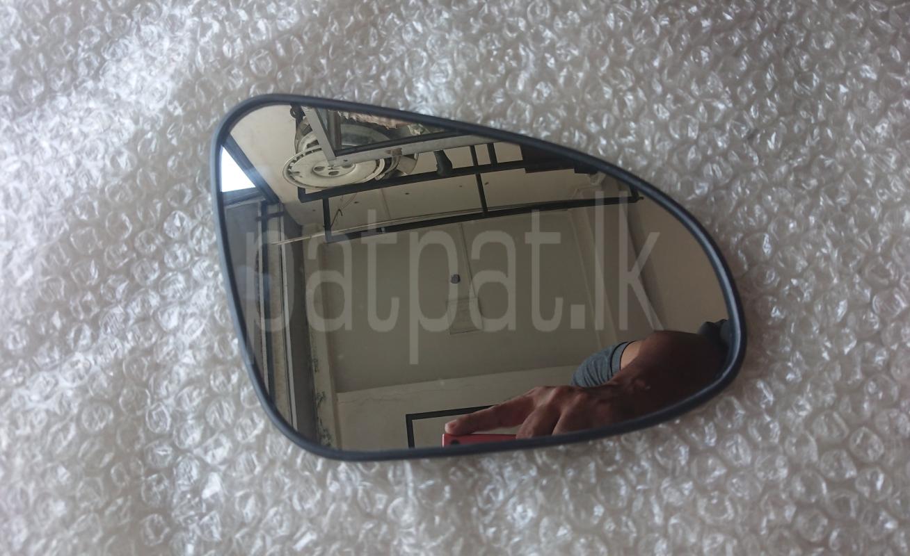 Toyota Aqua side mirror glass / lens ads-image-1